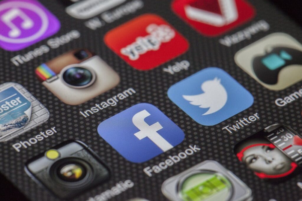 social media influence nboosts sales of restaurants.